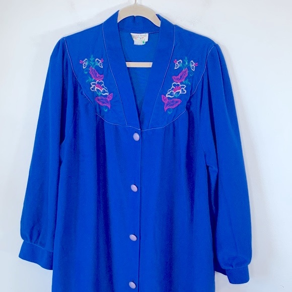 Amanda Stewart Woman Vintage Embroidered Women’s Size L Blue Button Up Robe - Picture 5 of 16